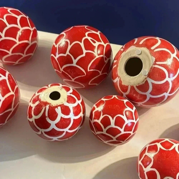 8 Decorative ceramic round balls Red & White purchased at Marshall’s - Picture 8 of 8